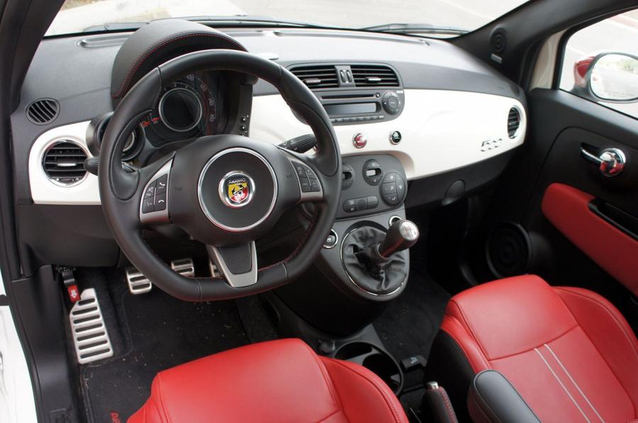 Fiat 500 Abarth 2012 года  (фото 28 из 121)